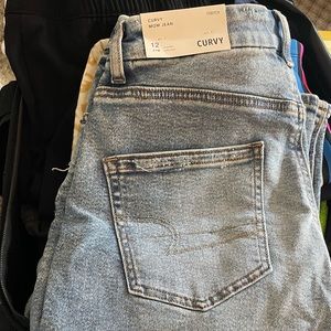 AE curvy mom jeans light wash x short